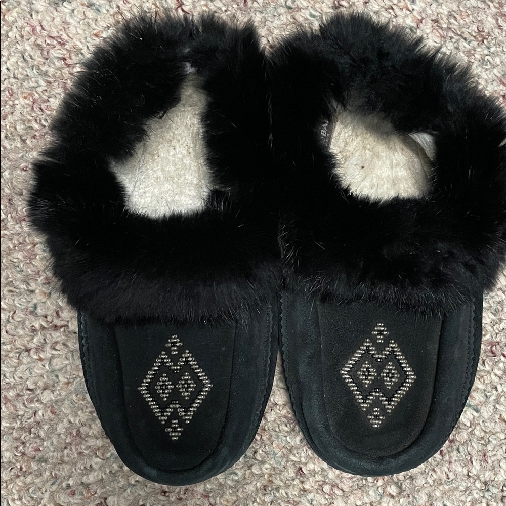 Manitobah mukluks Black suede Fur-trimmed moccasins